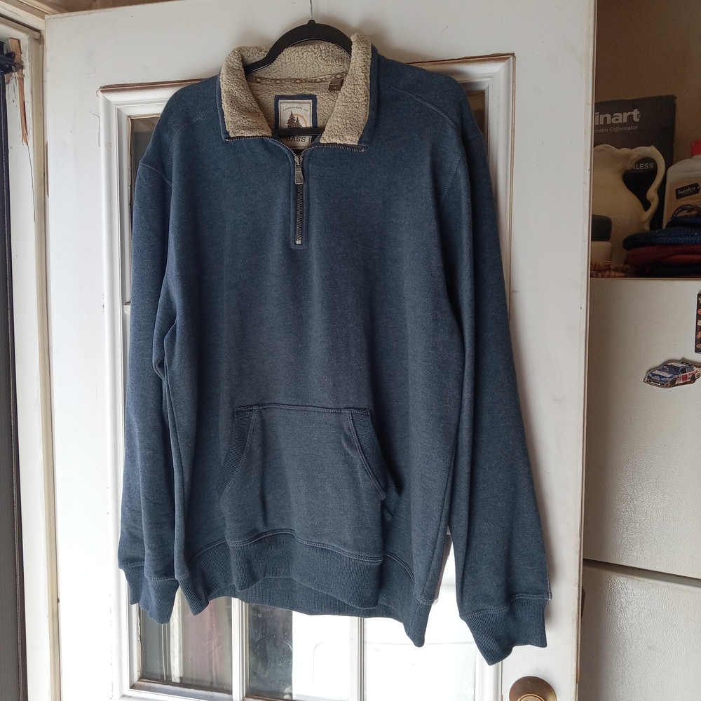 Bass Men's Navy Zip-Up Sweater with Beige Collar